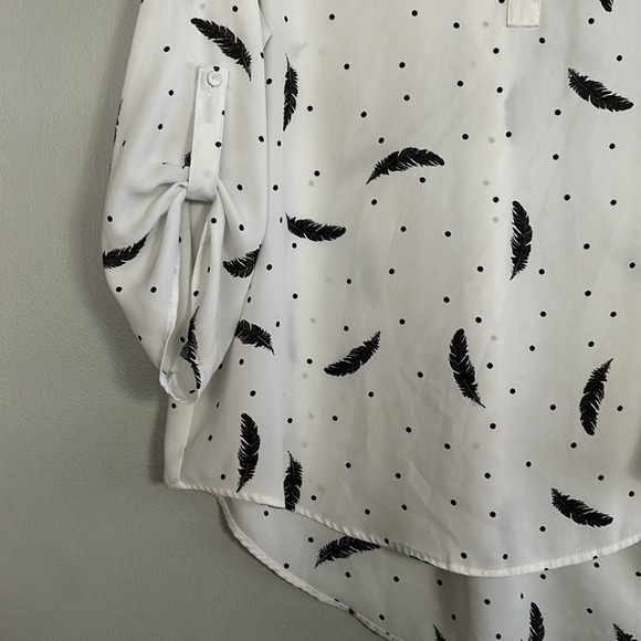 DR2 women white vneck lightweight blouse w/feather print, polkadots & 3/4 sleeve - Picture 4 of 10